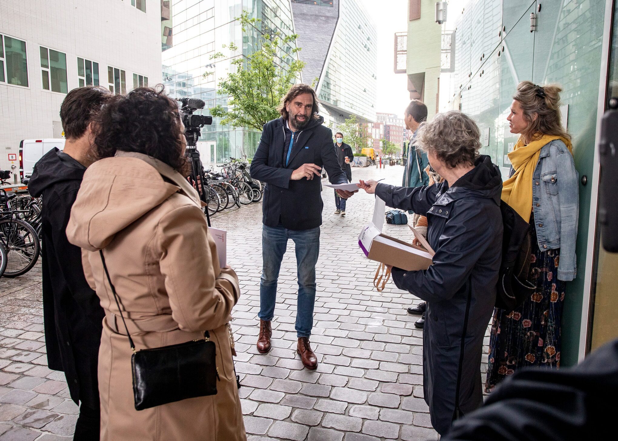 Frisse Wind leden voor de strafaangifte bij het openbaar ministerie